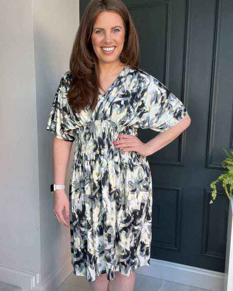 Marcia Printed Short Sleeve Midi Dress in Black (8-20)